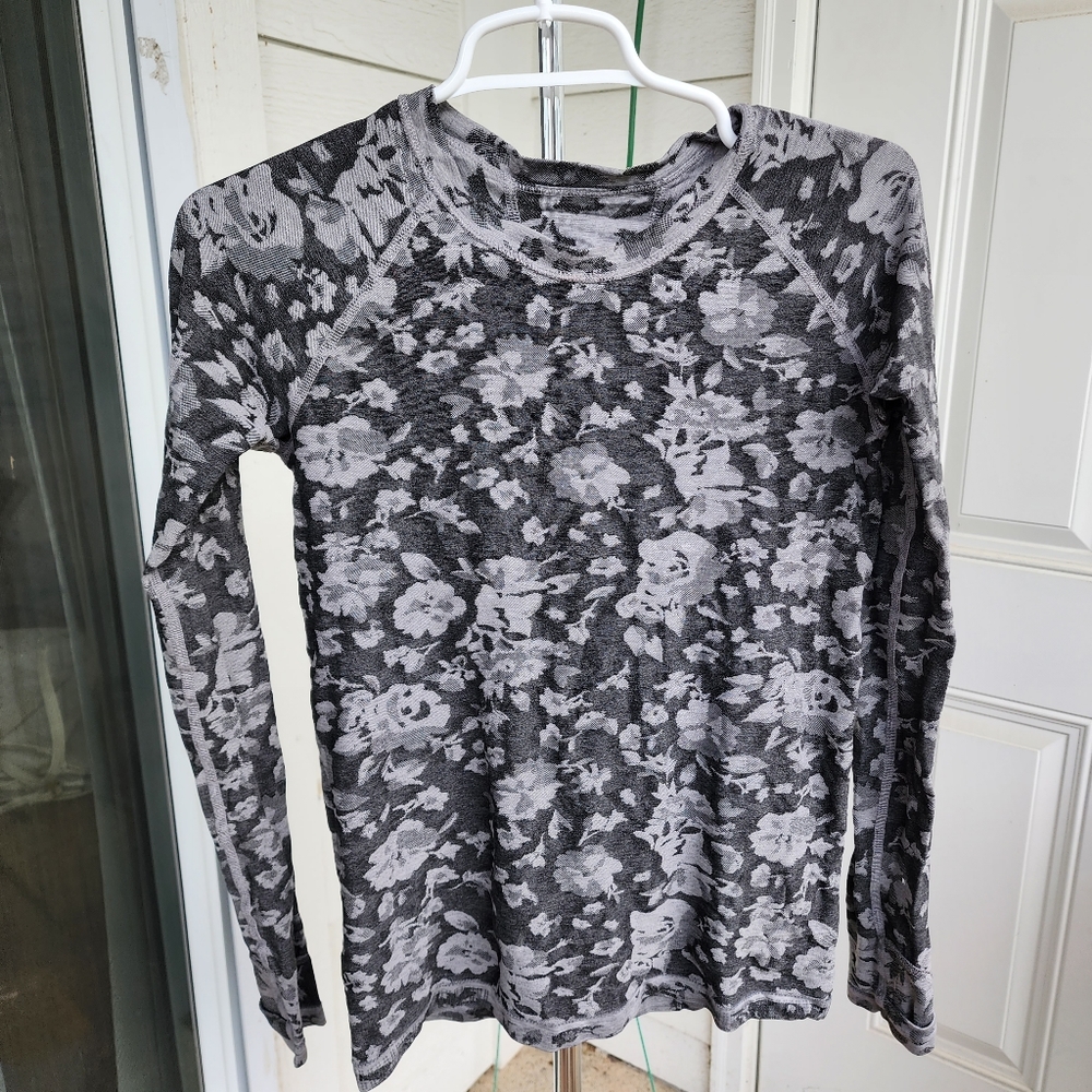 Athleta Grey Floral Athletic Long Sleeve Tee